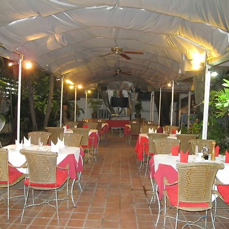 פאטאיה Valentino Restaurant & Guesthouse מראה חיצוני תמונה